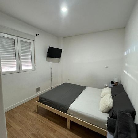 Habitacion Con Bano Compartido Hotel Мадрид Екстериор снимка