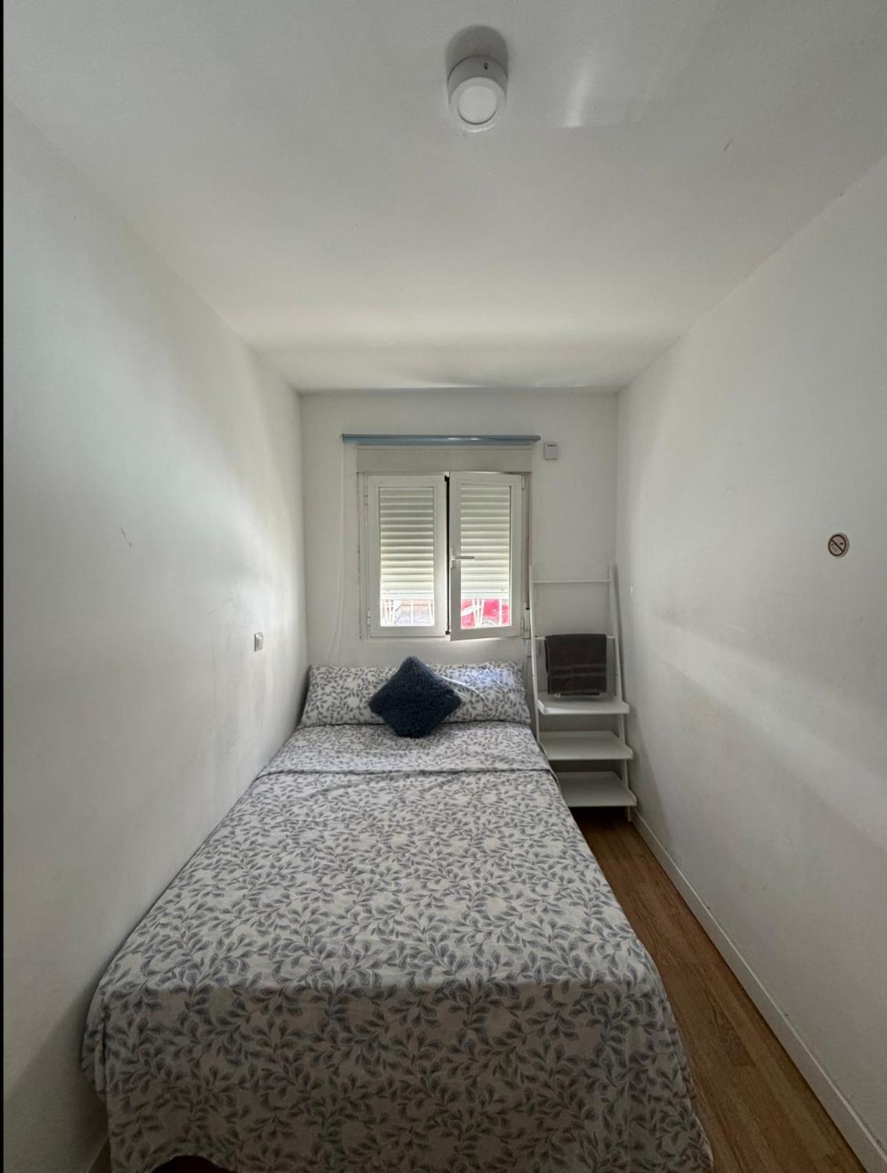 Habitacion Con Bano Compartido Hotel Мадрид Екстериор снимка