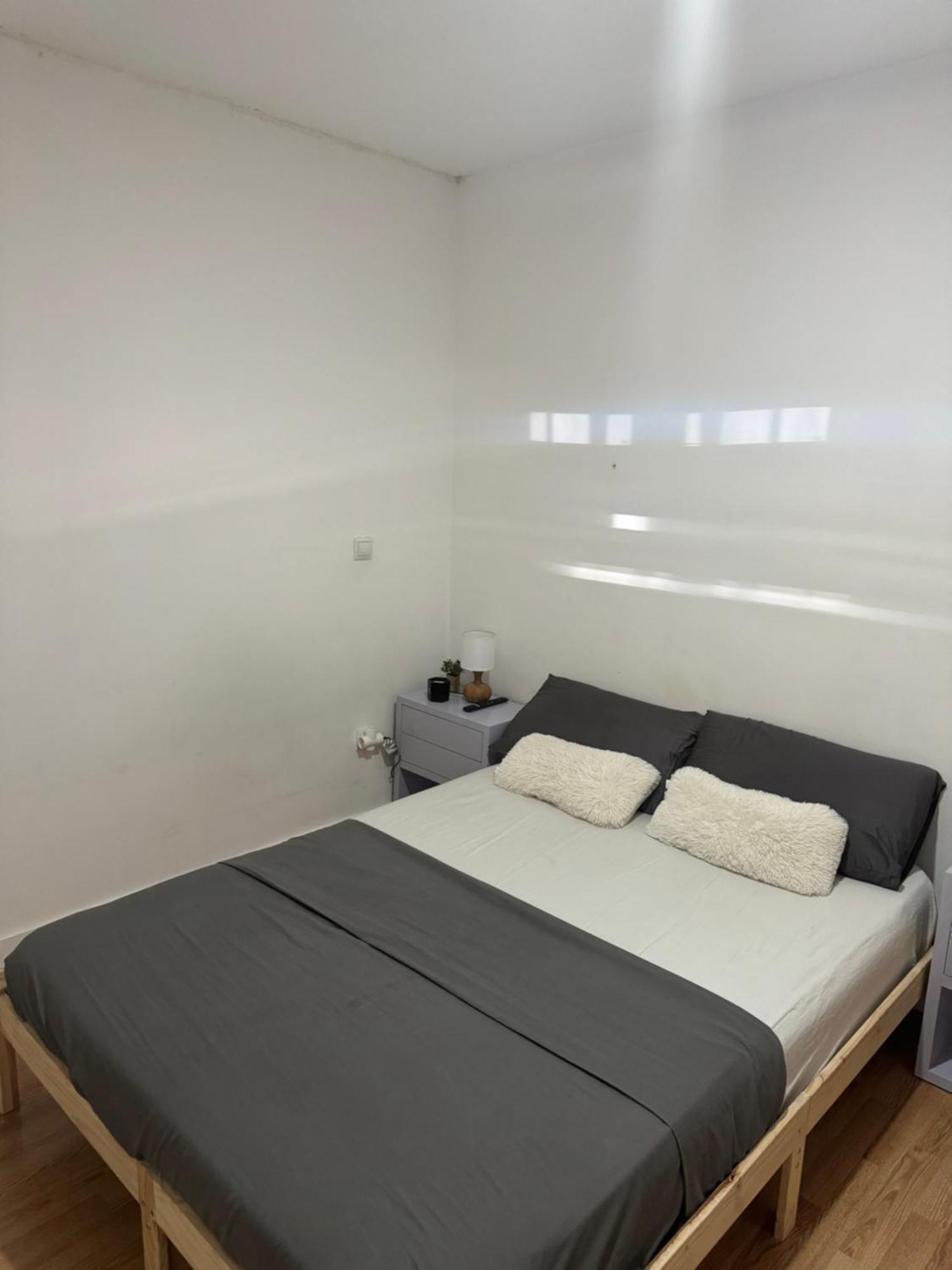Habitacion Con Bano Compartido Hotel Мадрид Екстериор снимка